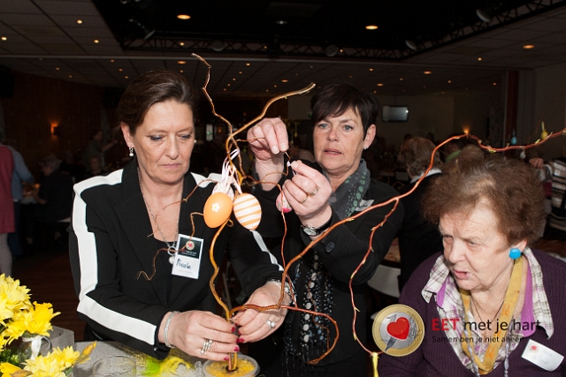 20150322 frans versteden fotografie - tilburginbeeld FRVE0775.jpg - eet met je hart lunch en creatieve workshop paastakken maken